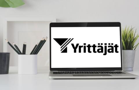 Yrittäjien logo avoimen läppärin ruudulla.