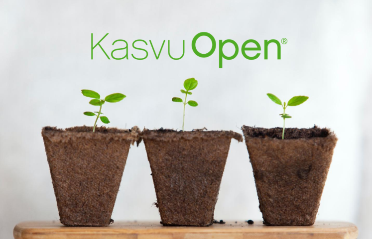 Kolme kasvitaimea ja Kasvu Openin logo.