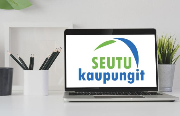Seutukaupungit logo läppärin ruudulla.