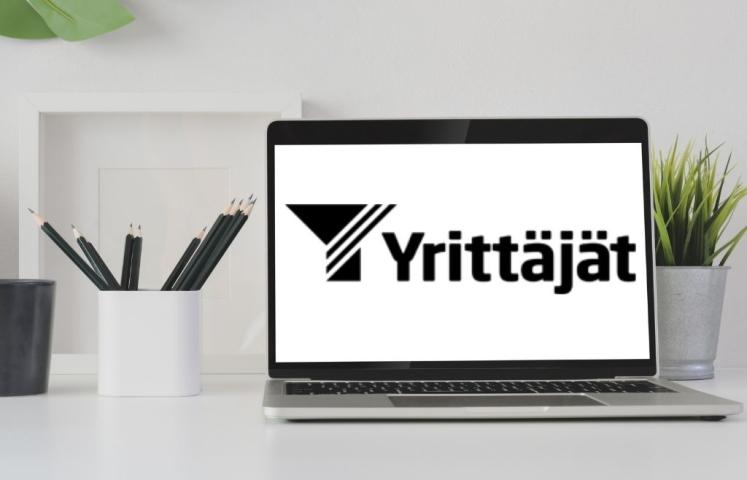 Yrittäjien logo läppärin ruudulla.