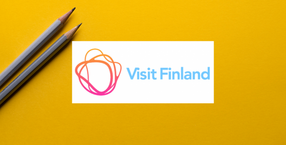 Visit Finlandin logo ja kaksi lyijykynää keltaisella taustalla.