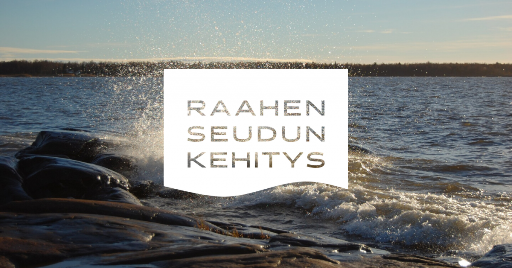 Tyrskyjä merenrannassa ja Raahen seudun kehityksen logo.