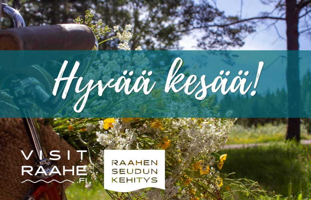 Teksti hyvää kesää. Visit Raahen ja Raahen seudun kehityksen logot. Taustalla keltavalkoinen kukkakimppu pyöränkorissa.