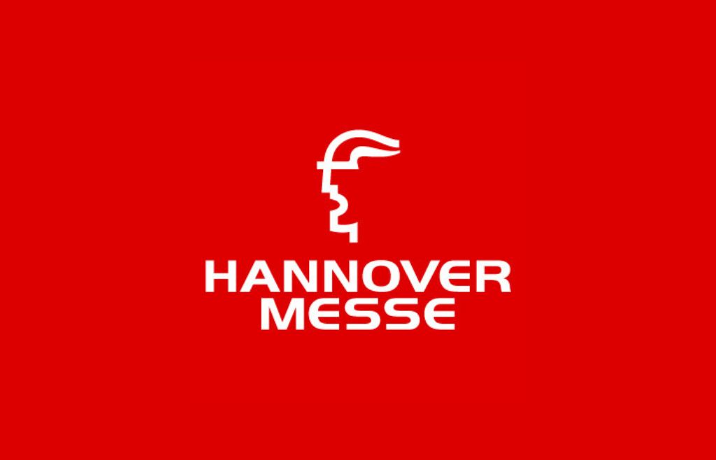 Kuva: Hannover Messe. Hannover Messe logo punaisella pohjalla.